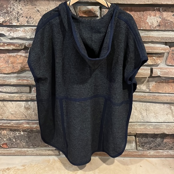 Moth Anthropologie Grey 100% Wool Poncho Hoodie - Picture 5 of 8
